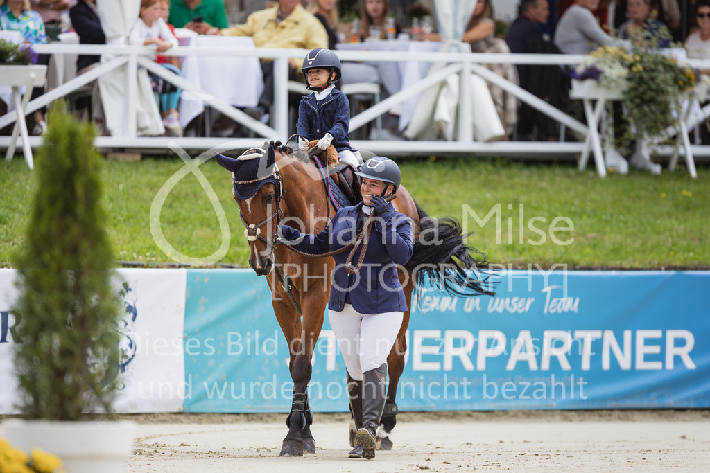 230730_BHO_Fuehrzuegel-WB-114 | Deine schönsten Turniermomente als professionelle Fotos! Entdecke hochwertige Pferdesport-Fotografie im Online-Shop. Jetzt Fotos finden & bestellen!