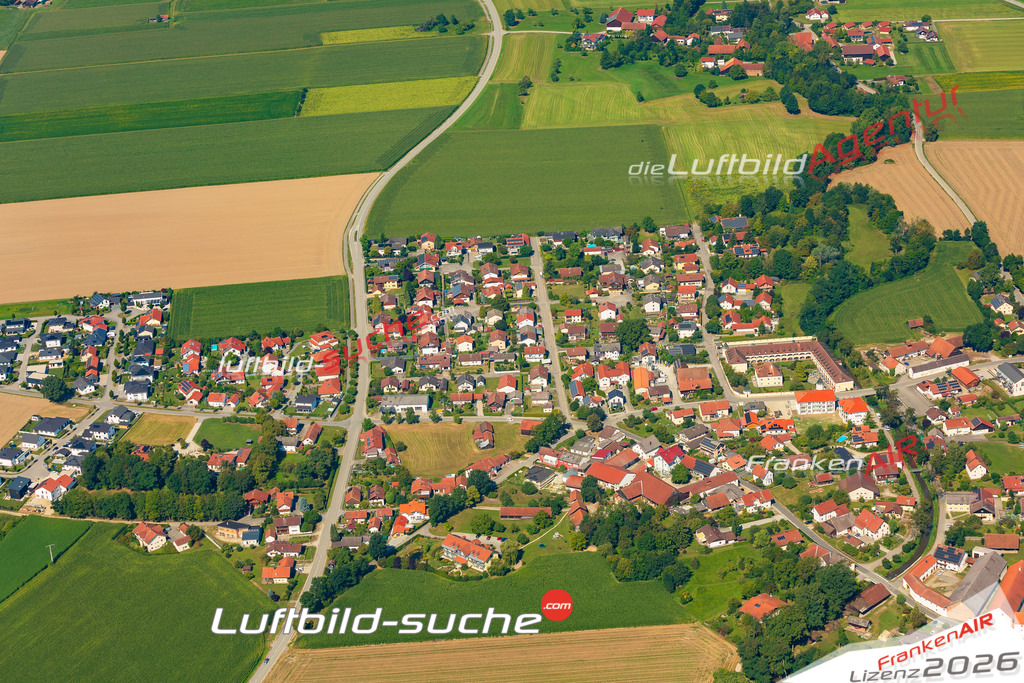Luftaufnahme von  Kirchham - Die Luftaufnahme wurde 2025 vom UL-Flugzeug heraus erstellt ( keine Drohne ) - Hochauflösende Luftaufnahme - für professionelle Ausdrucke geeignet. Die Geschenkidee !Mit Lizenz und Bildrechte bestellbar