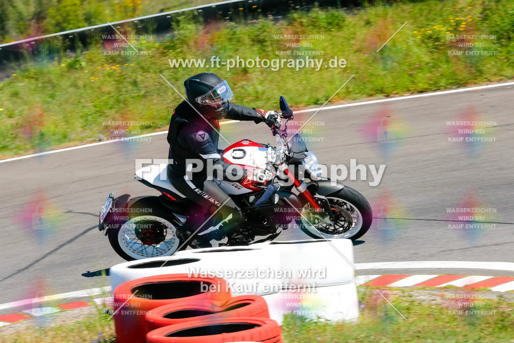 Moto-TeamOBK-22367 | Hier findet Ihr Bilder von Touristenfahrten auf der Nürburgring Nordschleife oder von anderen Veranstaltungen die ich besucht habe. Viel Spass beim Durch Schauen 