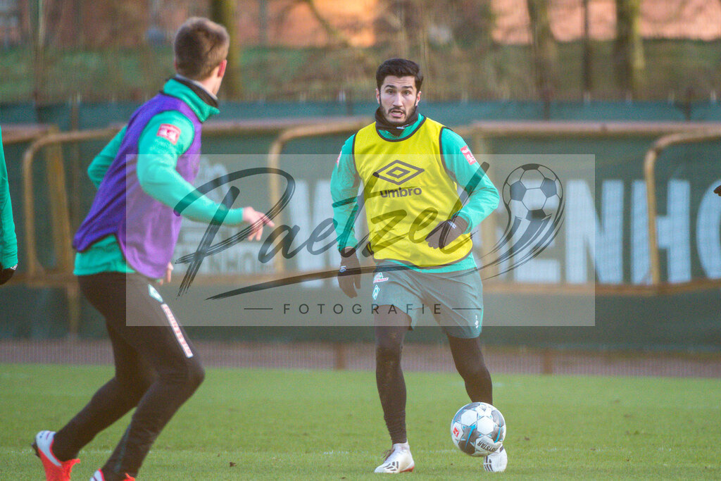 20200218_TRASVW_0091 | Fussball, Herren: Nuri Sahin (Werder Bremen) in Aktion, am Ball, Einzelaktion waehrend der Trainingseinheit des SV Werder Bremen auf dem wohninvest Weserstadion Trainingsplatz am 18.02.2020 in Bremen, Deutschland. - Realisiert mit Pictrs.com