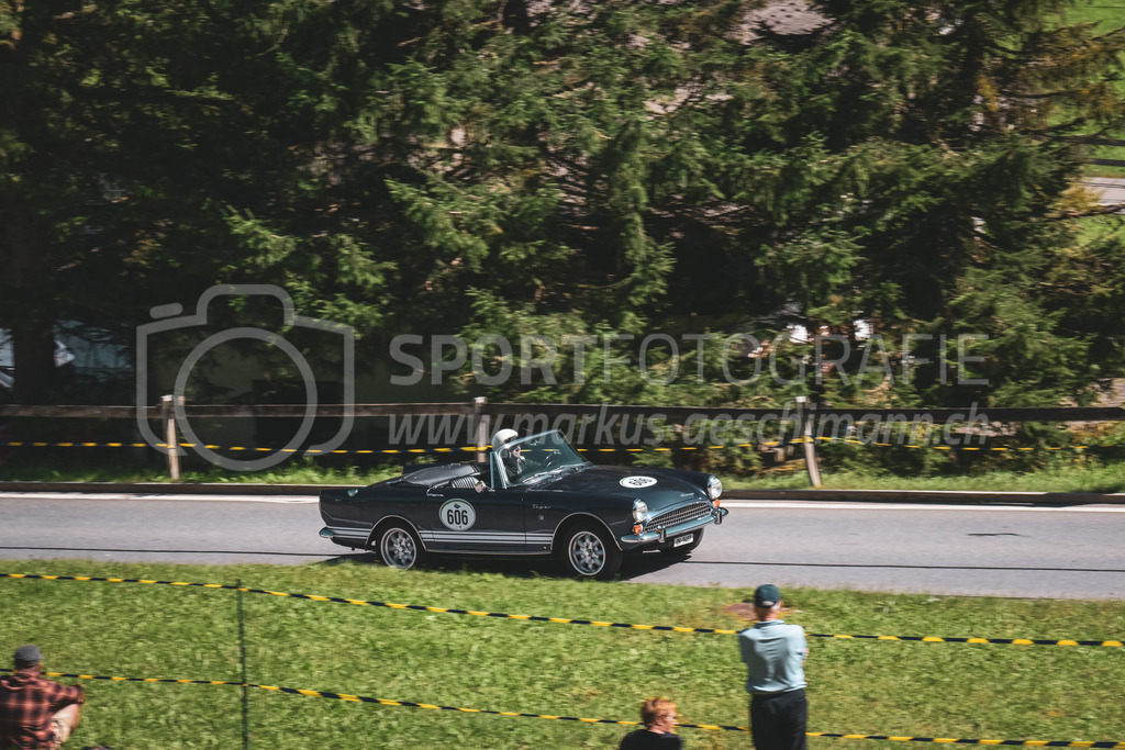 21. Arosa ClassicCar 2025 - 6. =September= 2025 | Christof Schmid aus Herrliberg (SUI) in einem Sunbeam Tiger 289 aus dem Jahre 1967 mit Startnummer 606 am Arosa ClassicCar 2025 in der Kategorie Alpine Performance..@arosaclassiccar, @arosa.official, #arosaclassiccar, #arosa, #76curves, #classiccarBild: Sportfotografie Markus Aeschimann | www.markus-aeschimann.ch - Realisiert mit Pictrs.com