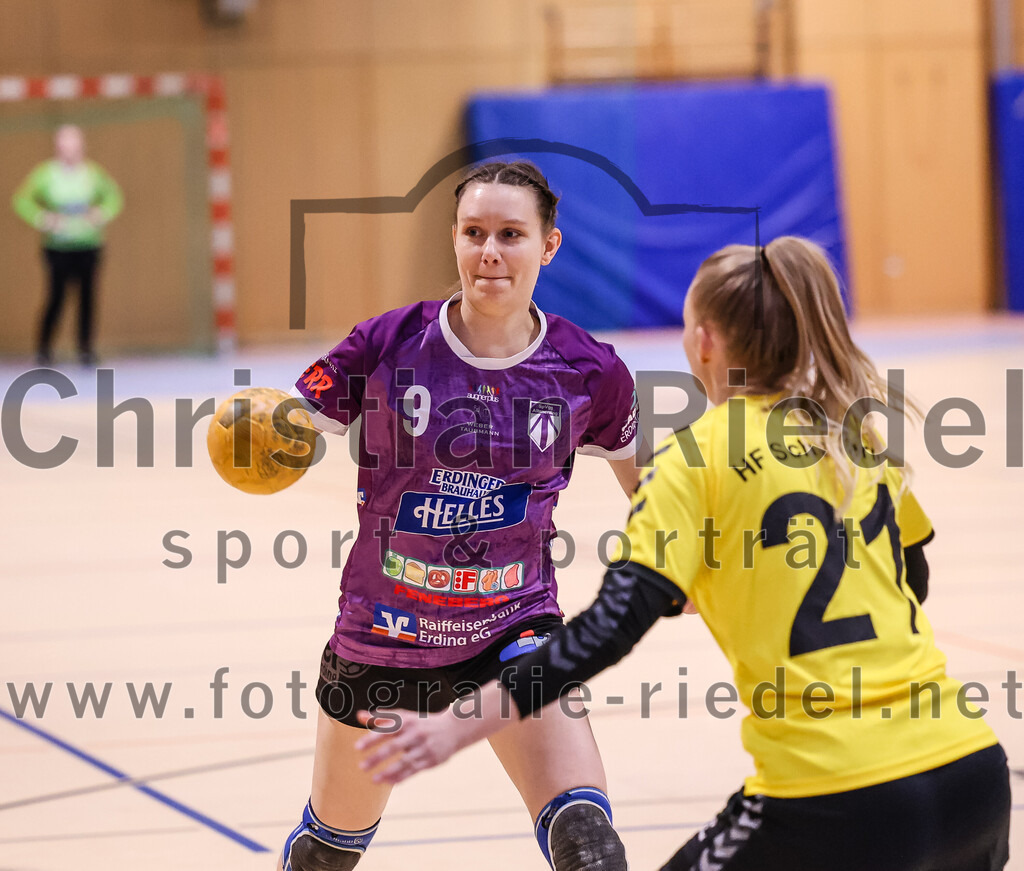 2025-01-11_022_SpVgg_Altenerding_gegen_HF_Scheyern | Erding, Deutschland, 11.01.2025:Handball, Bezirksoberliga Frauen Altbayern 2024 / 2024, 10. Spieltag, SpVgg Altenerding gegen HF Scheyern, Endergebnis: 20:23Julia Kranich (SpVgg Altenerding, #9), Carina Heimbach (HF Scheyern, #21)Foto: Christian Riedel / fotografie-riedel.net