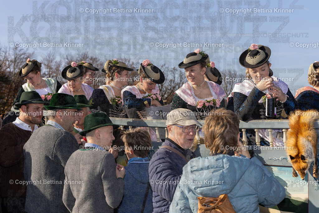 LBT24-982 | Professionelle Fotografin mit Fachgeschäft in Lenggries & im Landkreis Bad Tölz Wolfratshausen. Hochzeitsreportage, Familienfotos, Newborn-, Babybauch-, Pass- & Businessfotos.Alles Rund ums Foto