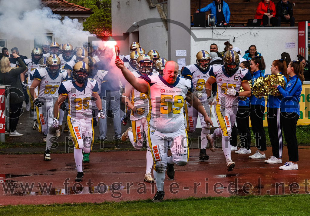2022-04-30_006_Erding_Bulls_gegen_Regensburg_Phoenix | Erding, Deutschland, 30.04.2022:
Football, Regionalliga 2022, 1. Spieltag, Erding Bulls gegen Regensburg Phoenix

Foto: Christian Riedel / fotografie-riedel.net