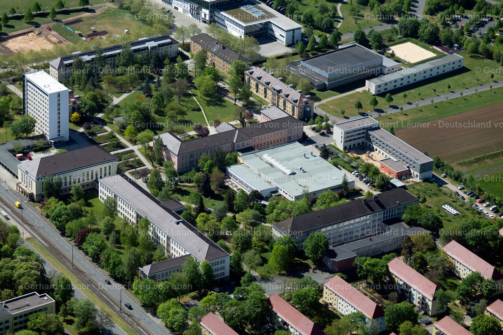 4026697 | ERFURT 07.05.2020 Campus- Gebäude der Universität Erfurt entlang der Nordhäuser Straße im Ortsteil Andreasvorstadt in Erfurt im Bundesland Thüringen, Deutschland. Weiterführende Informationen bei: Universität Erfurt. // Campus building of the university Erfurt along the Nordhaeuser Strasse in the district Andreasvorstadt in Erfurt in the state Thuringia, Germany. Further information at: Universitaet Erfurt. Foto: Gerhard Launer
