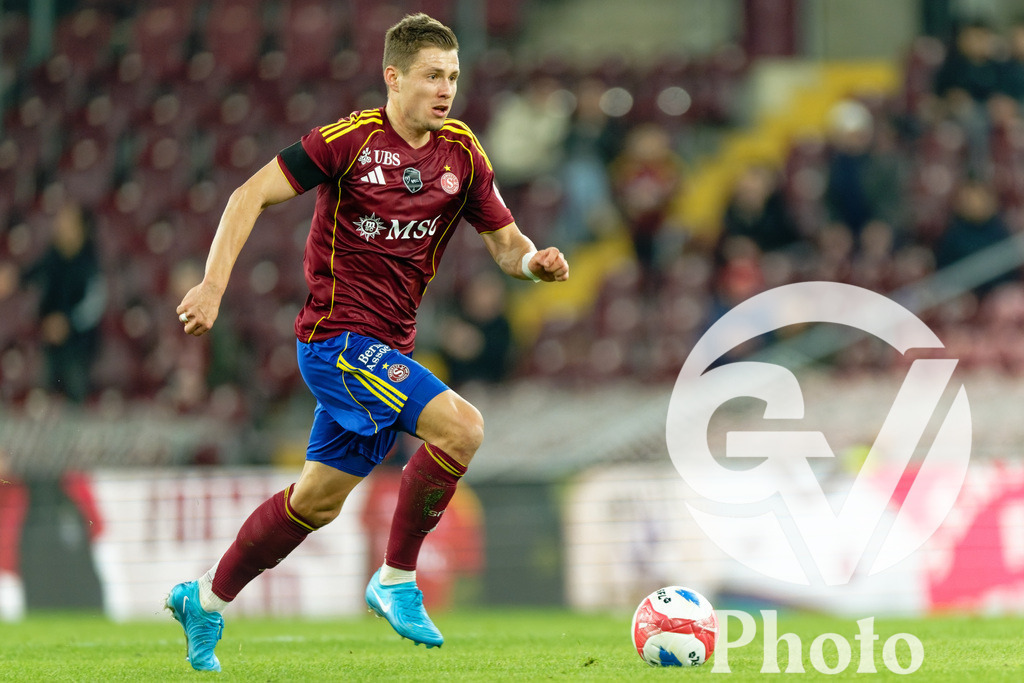 Brack Super League - Servette FC v FC Lausanne-Sport | Samuel Mraz (90 Servette FC) in action (close up)  during the Brack Super League match between Servette FC and FC Lausanne-Sport at Stade de Geneve in Geneva, Switzerland