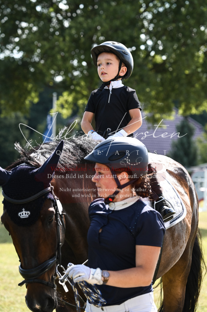 DSC_6894 | Pferde- und Turnierfotografie in Westsachsen. Pferdeportraits, Auftragszeichnungen und intuitive Kunst.