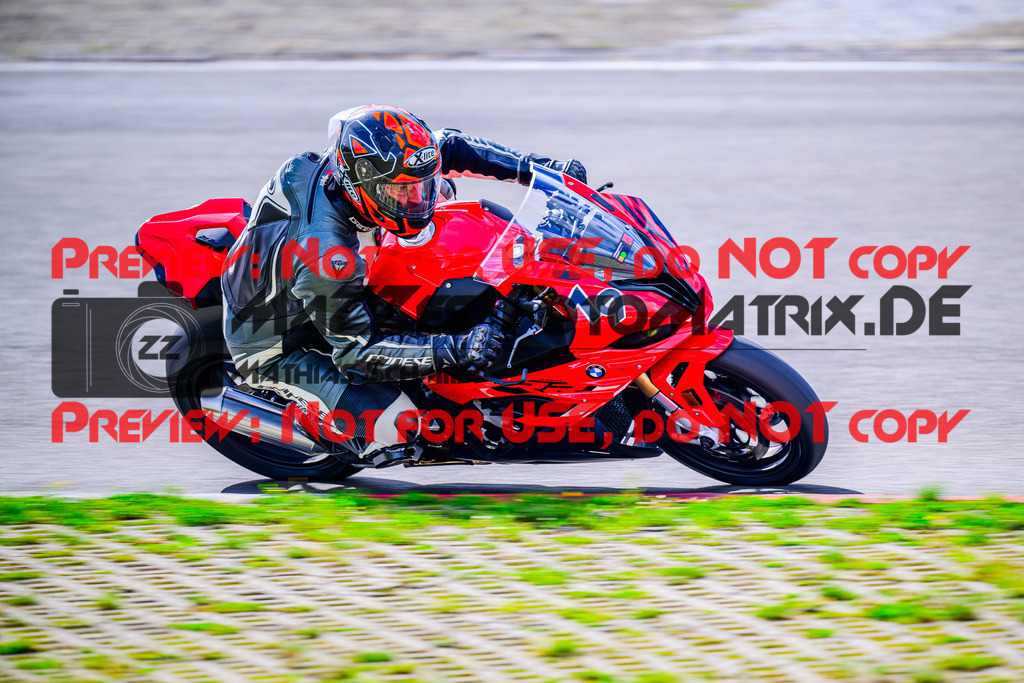 MaZZes_FotoMatrix_240911_6007705_6500 | ROT