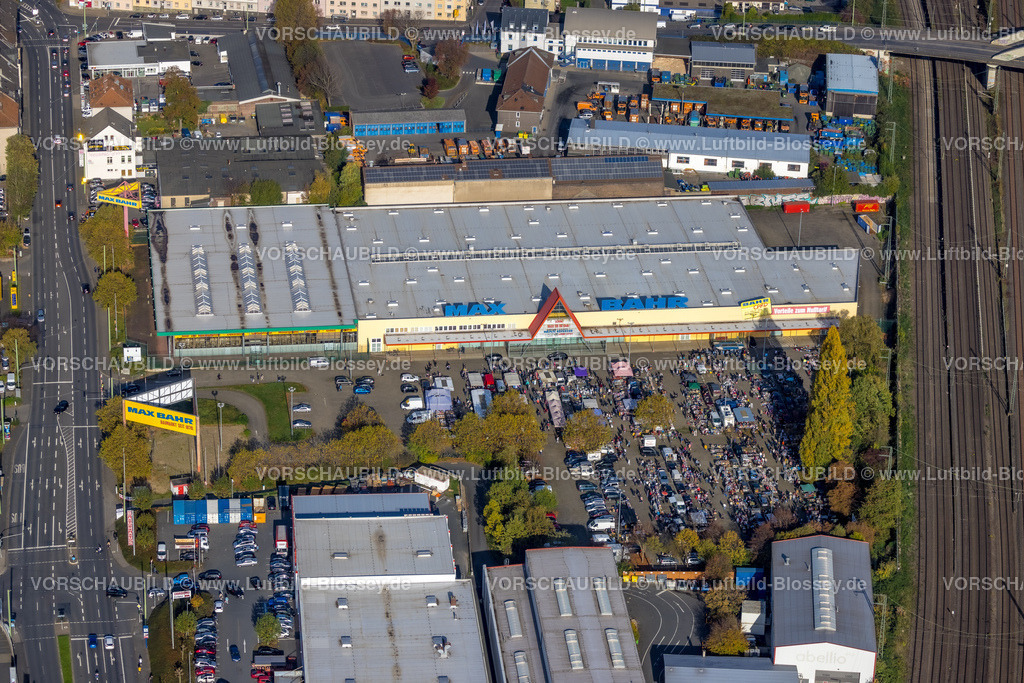 Hagen221015889 | Luftbild, Trödelmarkt am Baumarkt Max Bahr, Altenhagen, Hagen, Ruhrgebiet, Nordrhein-Westfalen, Deutschland