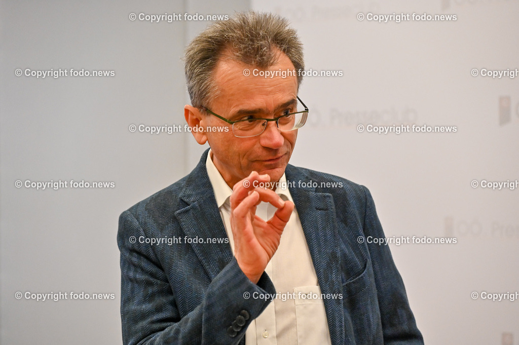 Pressekonferenz Aerztekammer für Ooe_ Neue Formen der Finanzierung im Gesundheitssystem_ 03.01.2023-13 | 03.01.2023, Presseclub Linz, AUT, Pressekonferenz Aerztekammer für Ooe, Neue Formen der Finanzierung im Gesundheitssystem, im Bild Peter Niedermoser (Praesident der Ooe-Aerztekammer)