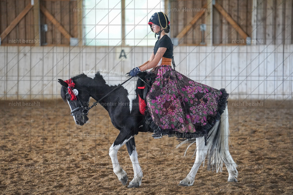 20230917-FAH09804 | Landsberg am Lech, 2023, Kaufbeuren, Kempten, Allgäu, Turnierfotografen Bayern, Fotoagentur Herrmann, Turnierbilder, Reitsport Fotos, Pferdefotograf, Augsburg, Bad Tölz, Dachau, Karlsfeld, Memmingen, Buchloe, Schwabmünchen