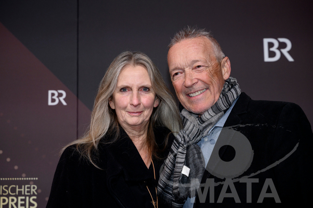 _DWI5477 | Claudia Heiss und Michael Roll bei der Verleihung des 47. Bayerischen Filmpreises 2026  im Prinzregententheater. München, Deutschland. Der Bayerische Filmpreis wird seit 1979 von der Bayerischen Staatsregierung verliehen, um die Bedeutung des Kinofilms als Kulturgut herauszustellen - Realisiert mit Pictrs.com