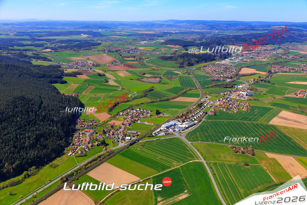 Die Luftaufnahme Gundelsdorf - Kronach wurde vom UL-Flugzeug (keine Drohne) aus fotografiert.Hohe Druck- Auflösung-die Geschenkidee!