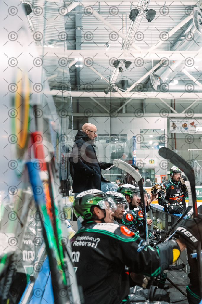 Alligators_vs_Peiting_25_11_2025-35 | Die Fotogalerie von Daddel: professionelle Bilder von Sport, Events und Unternehmen aus Franken. Jetzt Galerien durchstöbern und Lieblingsfotos bestellen. - Realisiert mit Pictrs.com