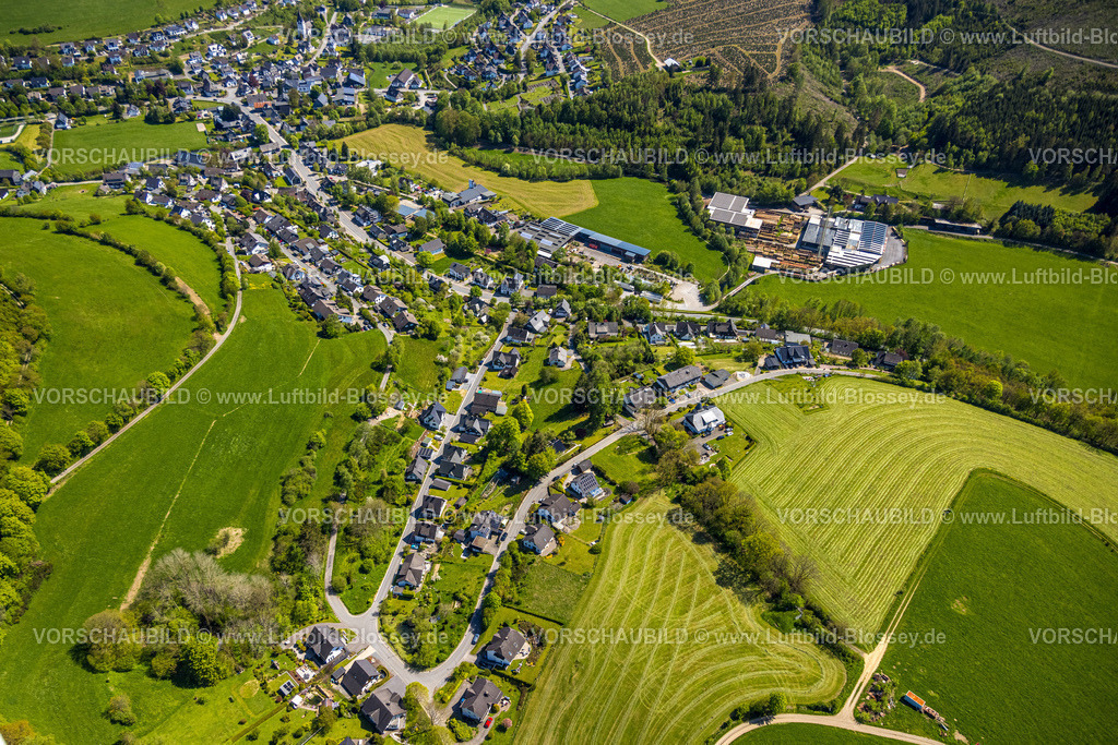 Schmallenberg230506272 | Luftbild, Ortsansicht Ortsteil Fleckenberg, Hanses-Holz GmbH, Schmallenberg, Sauerland, Nordrhein-Westfalen, Deutschland
