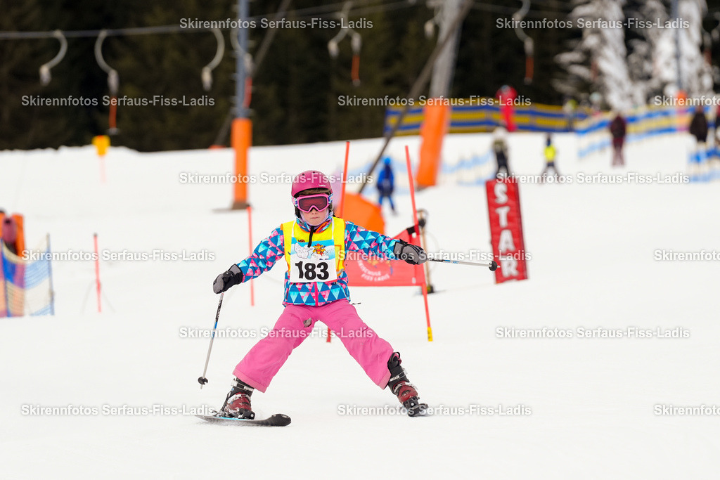 SRF_02.01.2026_0208 | Skirennfotos,Serfaus,Fiss,Ladis,Kinderskirennen,Winter,Tirol,Oberland,skirace,SFL,feelfree,weil wir's genießen,ski,Ski,skifahren,Sonnenplateau, - Realisiert mit Pictrs.com