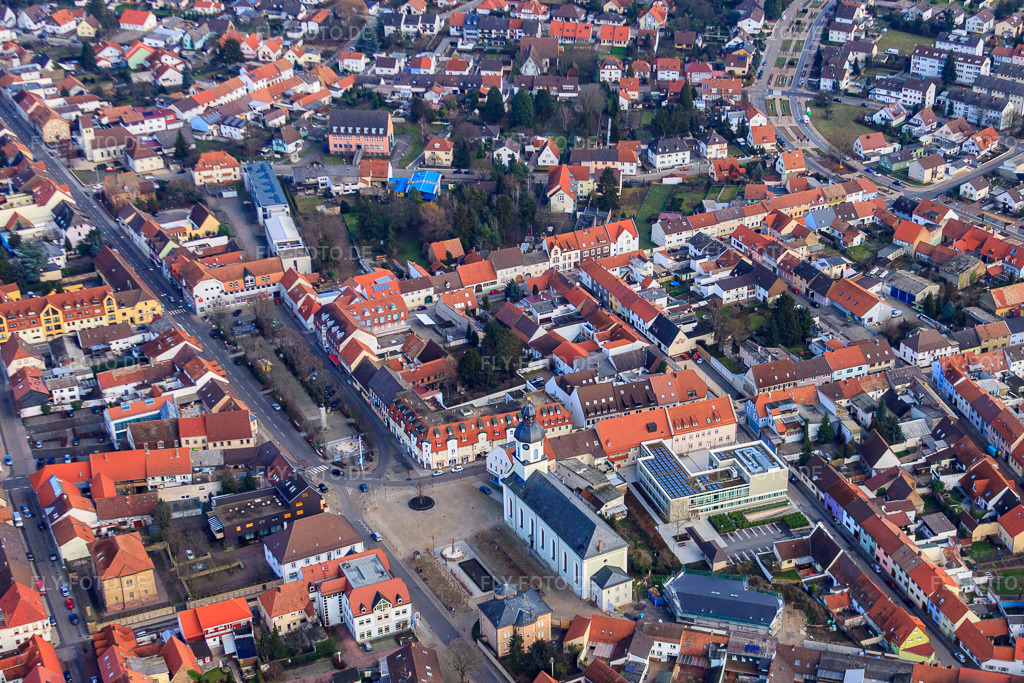 Luftbild: St. Maria, Stadtverwaltung Philippsburg und Marktplatz in Philippsburg im Bundesland Baden-Württemberg in Deutschland. Foto: IMG_48589.jpg vom 14.01.2012 durch Werner Riehm/FLY-FOTO.deWWW.KATH-PHILIPPSBURG.DE