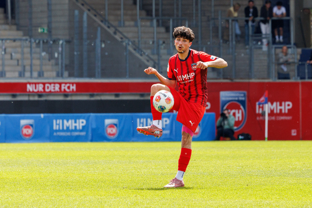 20260503-U19_FCH-LEV_046 | 1.FC Heidenheim 1846 vs. Bayer 04 Leverkusen, Fußball, U19, A-Junioren, NWL, U19-DFB-Nachwuchsliga, 2025/2026, Achtelfinale, 03.05.2026 in Heidenheim, Voith Arena(Foto: Michael Bulling) - Realisiert mit Pictrs.com