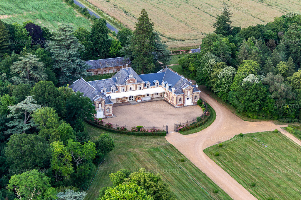 Aerial view: Le Domaine de La Pierre in Coudrecieux in the state Sarthe, France.Photo: IMG_132417.jpg taken on 06/14/2022 by Werner Riehm/FLY-FOTO.comResolution of the original: 5222 x 3482 pxDomaine de la Pierre