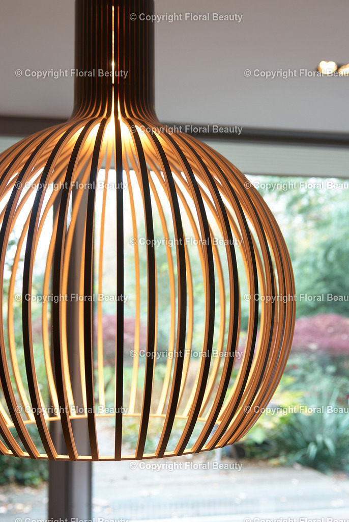 Octo 4240 Pendelleuchte | Designerleuchte Octo 4240 von Seco mit Holzlamellen - Realisiert mit Pictrs.com