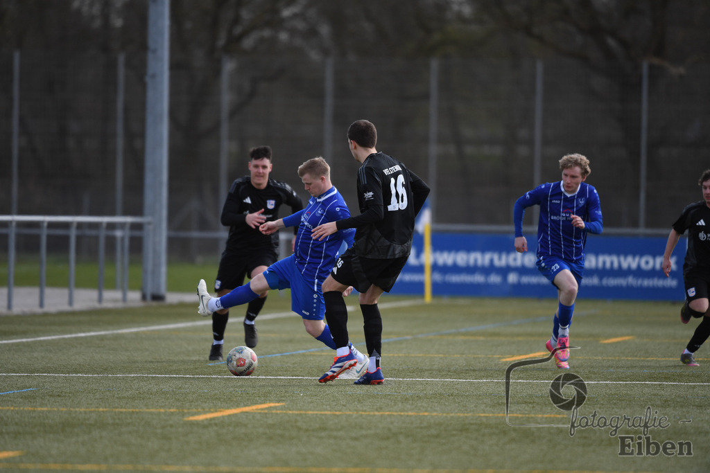 FC Rastede-VFl Stenum | Herren Bezirksliga 2; FC Rastede (blau)-VFL Stenum (schwarz) am 29.03.2026 in Rastede (Sportanlage Köttersweg), Photo: Philip Eiben 2026 - Realisiert mit Pictrs.com
