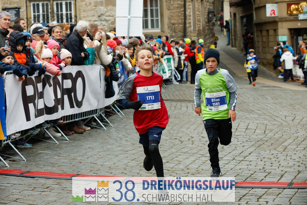 1700m Stadtwerke Jugendlauf | 3 Koenigslauf 2024 1700m Stadtwerke Jugendlauf - Realisiert mit Pictrs.com