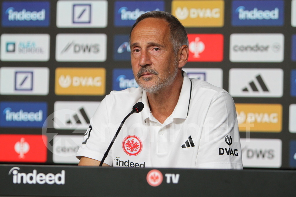 Adi Hütter * Trainer Eintracht Frankfurt kam zu spät zur PK | Online-Shop | monipfaff.de - Realisiert mit Pictrs.com
