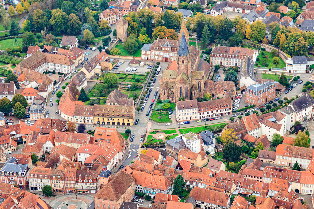 Aerial view: Church of St. Peter and Paul in Wissembourg in the state Bas-Rhin, France.Photo: IMG_150029.jpg taken on 10/10/2025 by Werner Riehm/FLY-FOTO.comResolution of the original: 5552 x 3701 pxParoisse de Wissembourg