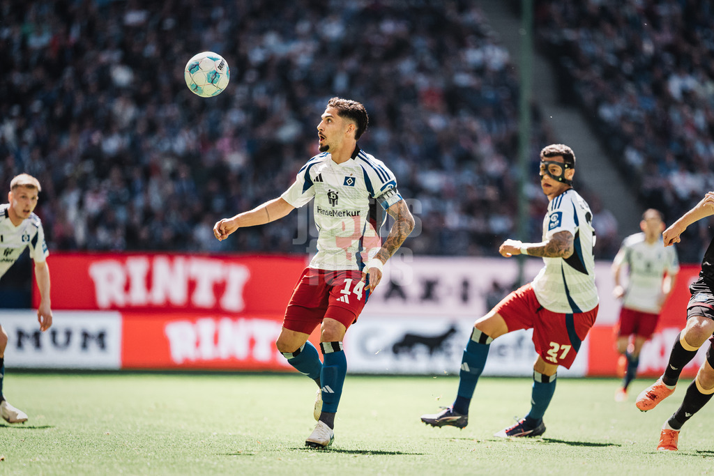 Fußball | Männer | Saison 2024/2025 | 2. Fußball-Bundesliga | 31. Spieltag | Hamburger SV vs. Karlsruher SC | 27.04.2025 | Ludovit Reis (#14, HSV)