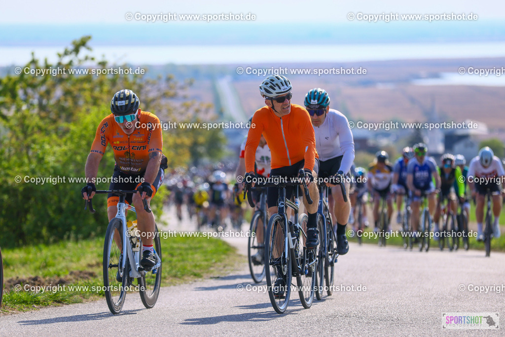 TRA_0977 | Neusiedlersee Radmarathon 2026@sportshot_your_pictrs #yourpictures#roadtowm2029 #nrm #neusiedlerseeradmarathon #neusiedlersee #neusiedlerseetourismus #burgenland #mörbisch #nrm26 #burgenlandtourismus #voglundco #poweredbyburgenlandtourismus #radsport #rad #marathon #ucigranfondo #visitburgenland #ucigranfondoworldseries
