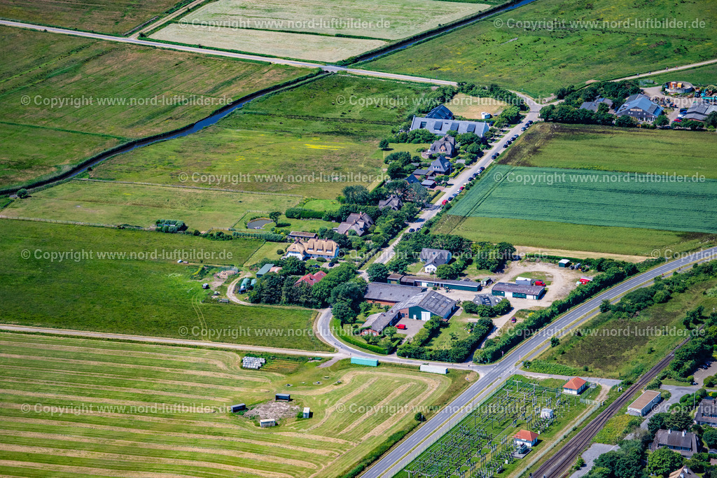 Sylt_Keitum_Siidik_ELS_0095210625 | KEITUM 21.06.2025 Siedlungsgebiet und Infrastruktur " Siidik " in Keitum auf der Insel Sylt im Bundesland Schleswig-Holstein, Deutschland. // The district " Siidik " in Keitum at the island Sylt in the state Schleswig-Holstein, Germany. Foto: Martin Elsen