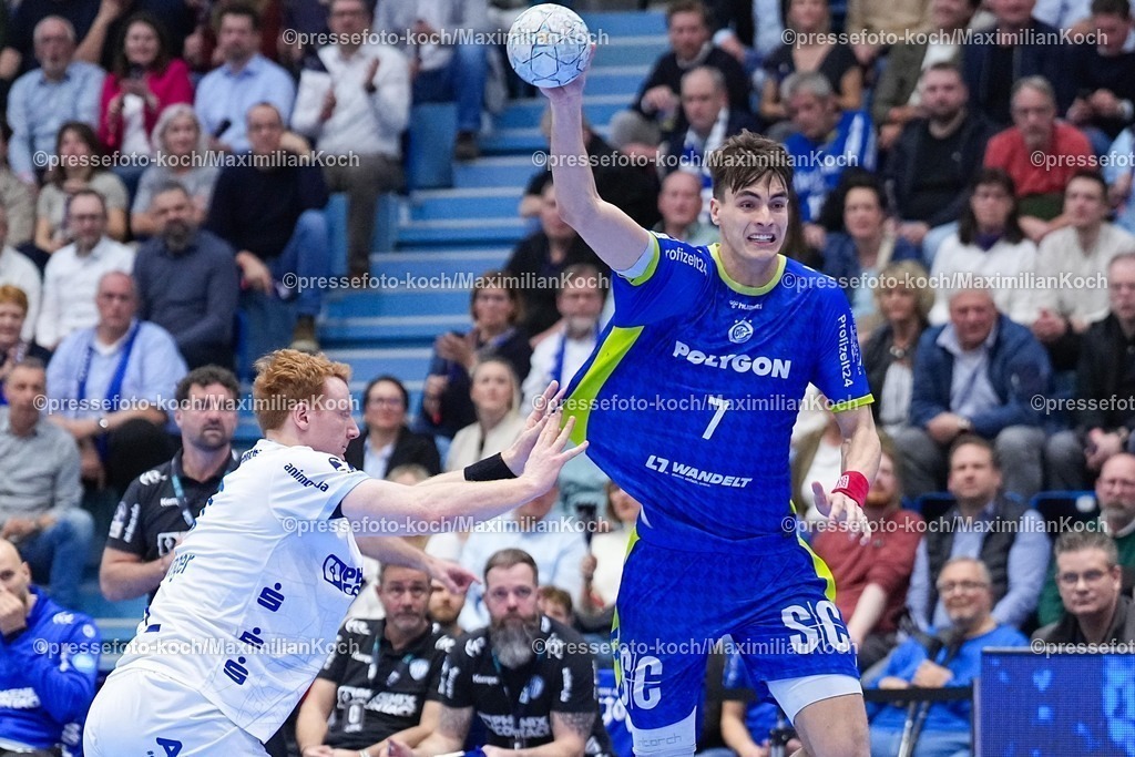 xYDRx05032601053 | 05.03.2026, xydrx, Handball, 1.HBL, VfL Gummersbach - TBV Lemgo Lippe, Schwalbe-Arena: Nicolai Theilinger (TBV Lemgo Lippe #3) im Zweikampf gegen Julian Koester (VfL Gummersbach #7)   Photo: xYannisxDreimannxPressefotoKochx