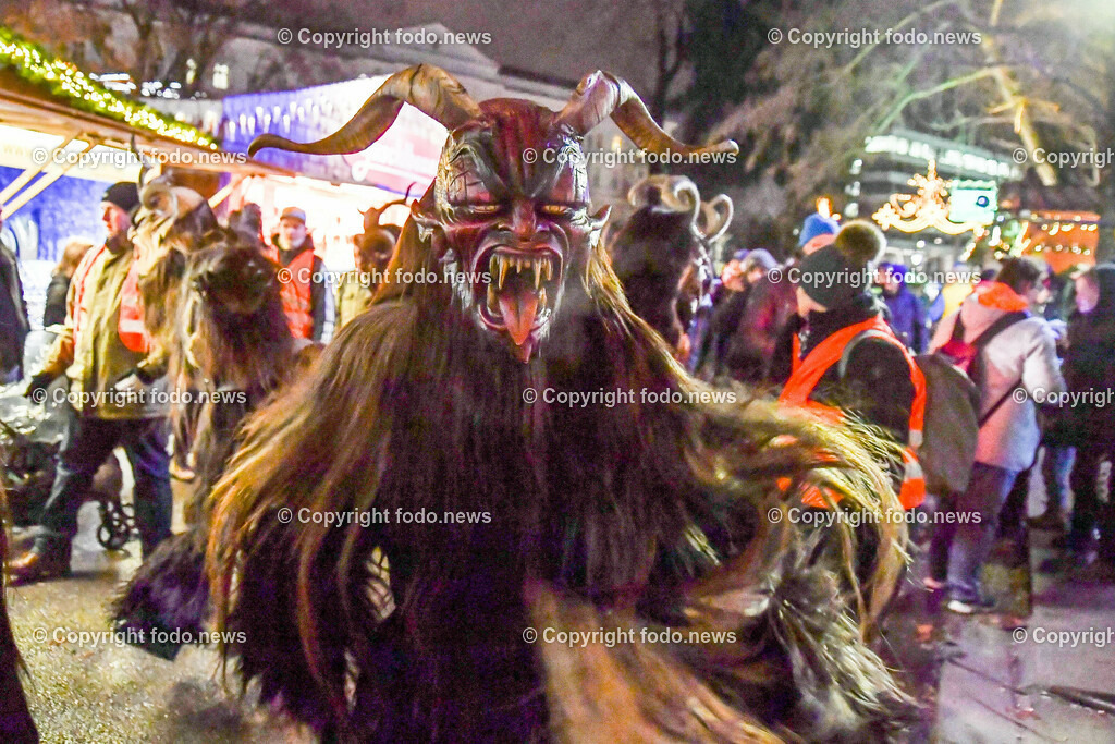 Perchten_ Christkindlmarkt Linz Volksgarten_ 14.12.2022-11 | 14.12.2022, Linz, AUT, Christkindlmarkt Volksgarten Linz, im Bild Perchtenlauf der Linzer Perchten 2022