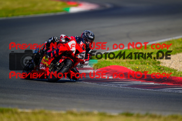 MaZZes_FotoMatrix_240725_6007705_9864 | ROT