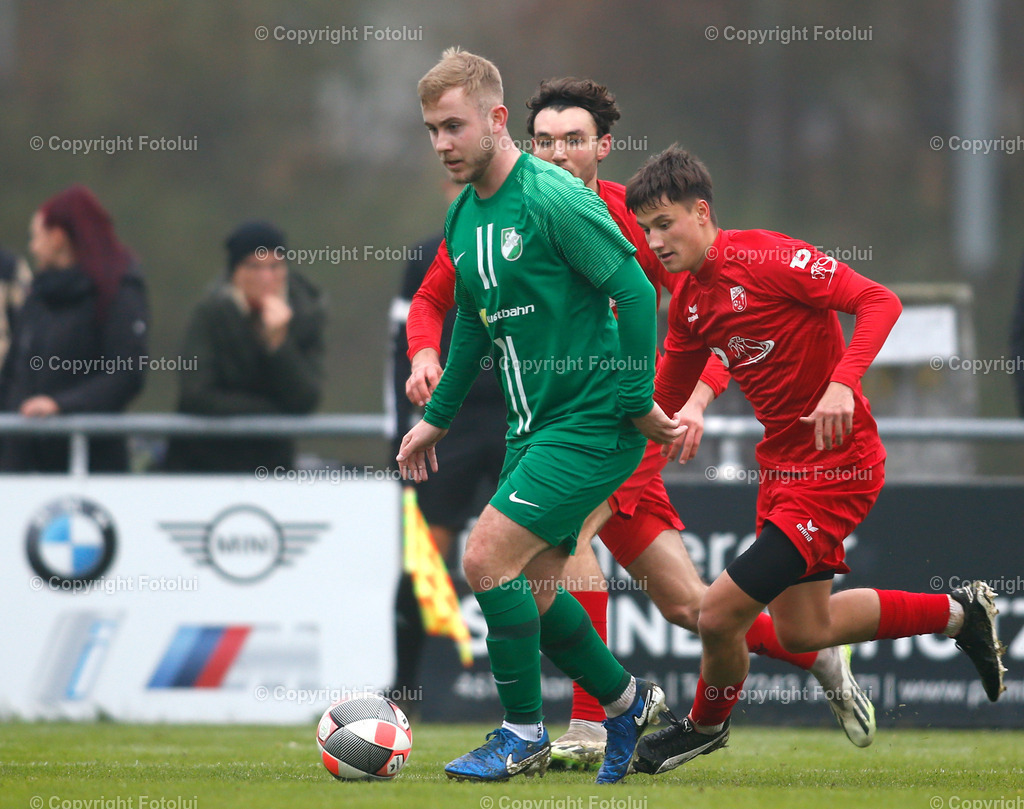 A_LUI-16112024_06 | SPORT,FUSSBALL,SC HOERSCHING -ASKOE OEDT 1B LL.OST. 16.11.2024 IM BILD: ERIC HELLRIGL  (HOERSCHING) UND VELJKO RAKIC ( OEDT 1B) FOTOLUI