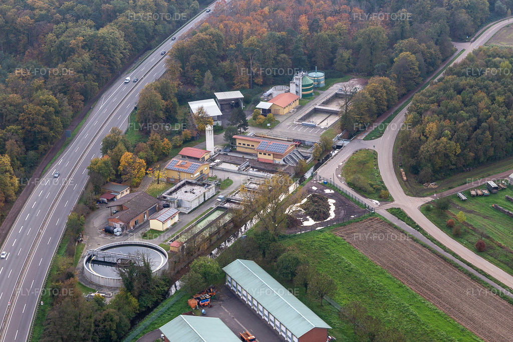 Luftbild: Kläranlage in Kandel im Bundesland Rheinland-Pfalz in Deutschland. Foto: IMG_135192.jpg vom 06.11.2022 durch Werner Riehm/FLY-FOTO.de