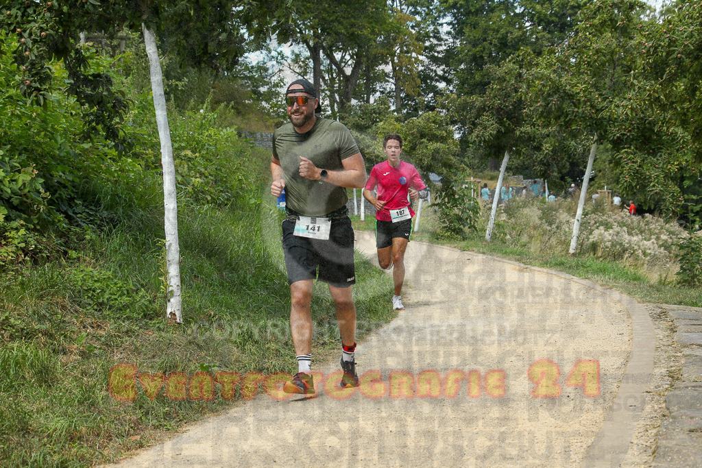 250824_1254_EX1_0900 | Sportfotografie im Rhein-Sieg Kreis, Köln, Bonn, NRW, Rheinland Pfalz, Hessen, etc. Unser Tätigkeitsfeld umfasst den Laufsport vom Volkslauf über den Marathon, Duathlon, Triathon bis zum Ultralauf wie Kölnpfad Ultra oder Schindertrail.
