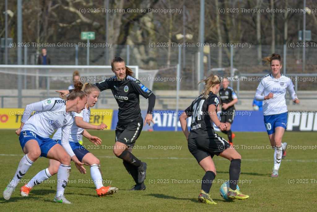 Fussball-BL Frauen 1. FFC Frankfurt vs. FF USV Jena | Groenen Jackie #14 (1.FFC Frankfurt); Fussball-BL Frauen 1. FFC Frankfurt vs. FF USV Jena, Fussball-Bundesliga Frauen am 25.03.2018 im Stadion am Brentanobad in Frankfurt/Main, (Deutschland) - Realisiert mit Pictrs.com