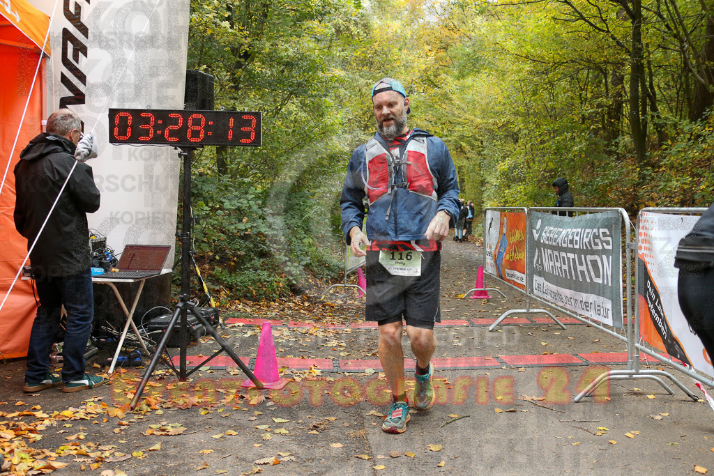 251026_1329_EX1_3567 | Sportfotografie im Rhein-Sieg Kreis, Köln, Bonn, NRW, Rheinland Pfalz, Hessen, etc. Unser Tätigkeitsfeld umfasst den Laufsport vom Volkslauf über den Marathon, Duathlon, Triathon bis zum Ultralauf wie Kölnpfad Ultra oder Schindertrail.