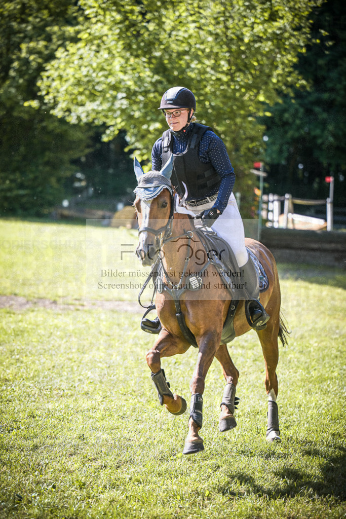 DOS_1509 | Entdecke hochwertige Reitturnierfotos von Foto Oger. Professionell, emotional und authentisch – jetzt Lieblingsmomente im Shop bestellen.Deutschlandweite Turnierfotografie. - Realisiert mit Pictrs.com