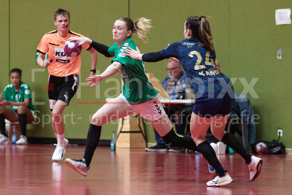 Handball, 2. Bundesliga Frauen, SV Werder Bremen - 1. FSV Mainz 05 | v.li.: Luise Albert (SV Werder Bremen, 66) und Hannah Kamp (1. FSV Mainz 05, 24) im Zweikampf, Duell, Spielszene, Aktion, Action