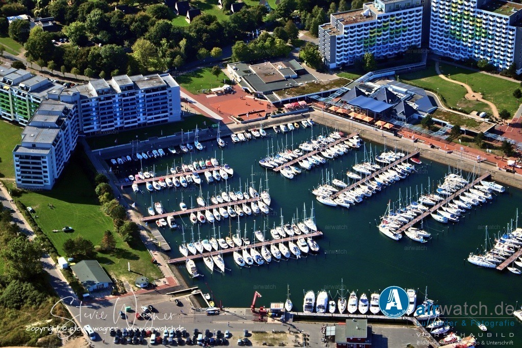 Luftbild Ostsee Resort Damp - Die Rehaklinik verfügt über komfortable Einzel- und Doppelzimmer | Die Rehaklinik verfügt über komfortable Einzel- und Doppelzimmer, viele mit Meerblick. Die Zimmer sind barrierefrei gestaltet und verfügen über eigenes Bad, Telefon, WLAN und Fernseher. Für Begleitpersonen besteht unter bestimmten Voraussetzungen die Möglichkeit zur Mitunterbringung.