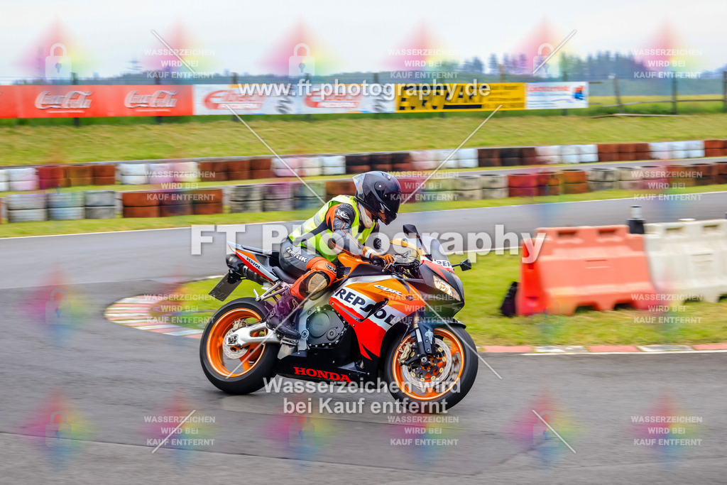 OBK-5351 | Hier findet Ihr Bilder von Touristenfahrten auf der Nürburgring Nordschleife oder von anderen Veranstaltungen die ich besucht habe. Viel Spass beim Durch Schauen 