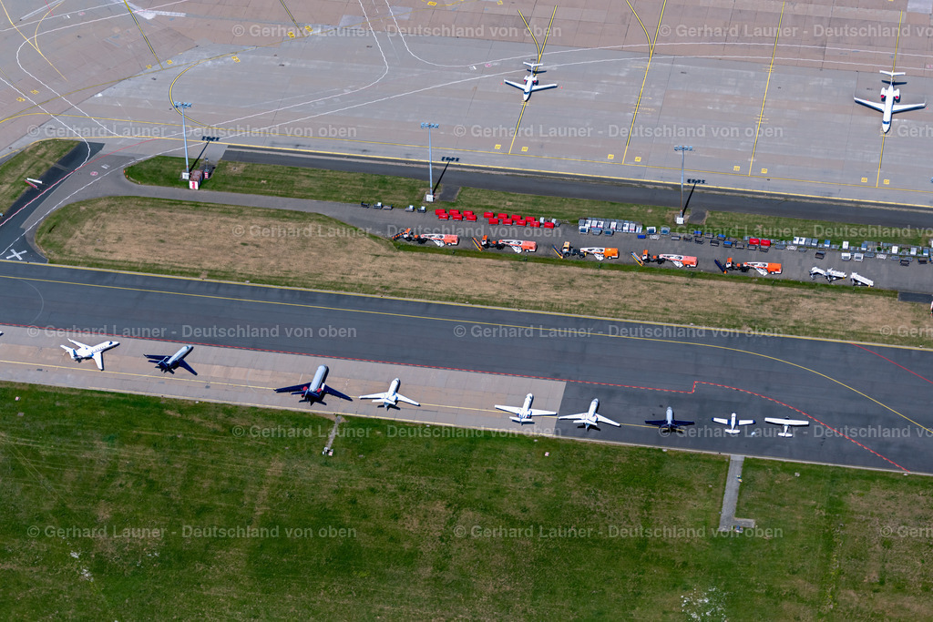 4029919 | BREMEN 01.06.2020 Abfertigungs- Gebäude und Terminals auf dem Gelände des Flughafen an der Straße Flughafenallee im Ortsteil Neuenland in Bremen, Deutschland. Weiterführende Informationen bei: Flughafen Bremen. // Dispatch building and terminals on the premises of the airport on street Flughafenallee in the district Neuenland in Bremen, Germany. Further information at: Flughafen Bremen. Foto: Gerhard Launer