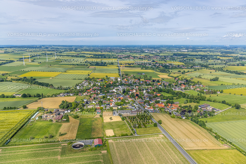 Werl220600612 | Luftbild, Wiesen und Felder mit Ortsansicht Ostönnen, Soest, Soester Boerde, Nordrhein-Westfalen, Deutschland