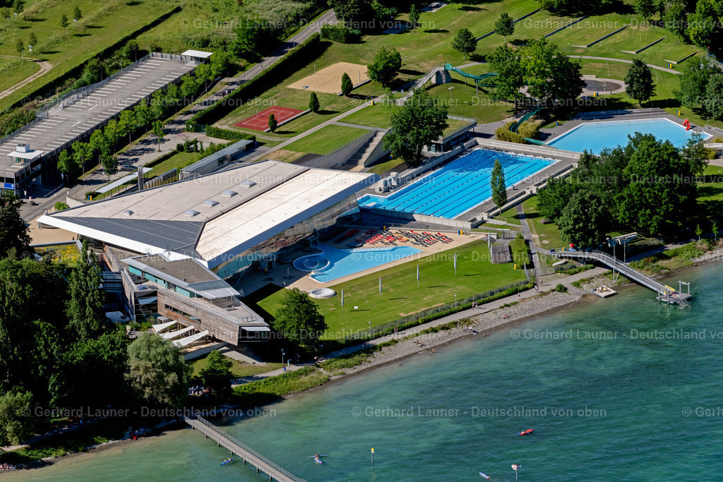 4032153 | KONSTANZ 12.06.2020 Therme und Schwimmbecken am Freibad der Freizeiteinrichtung " Bodensee-Therme Konstanz " in Bottighofen im Kanton Thurgau, Schweiz. Weiterführende Informationen bei: Bädergesellschaft Konstanz mbH,  Marketing und Tourismus Konstanz GmbH. // Spa and swimming pools at the swimming pool of the leisure facility " Bodensee-Therme Konstanz " in Bottighofen in the canton Thurgau, Switzerland. Further information at: Baedergesellschaft Konstanz mbH,  Marketing und Tourismus Konstanz GmbH. Foto: Gerhard Launer