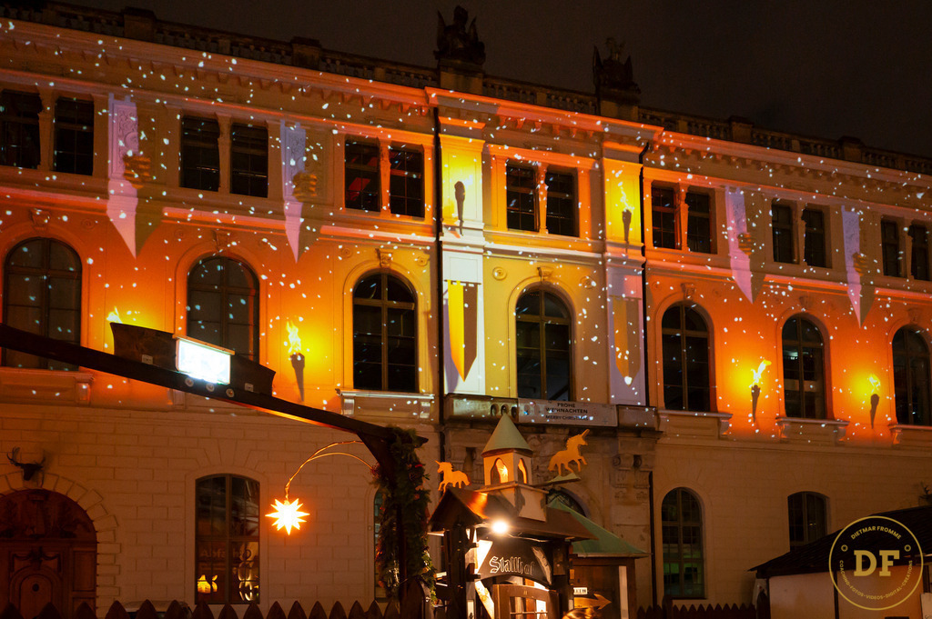 Weihnachtsmarkt Stallhof Dresden 1 | Geschenke, Wandbilder und Accessoires mit Motiven aus Dresden und anderen schönen Orten zur Verschönerung Deines zu Hauses und zum verschenken gewünscht? Wähle Deine Lieblingsbild auf dem Produkt Deiner Wahl. 