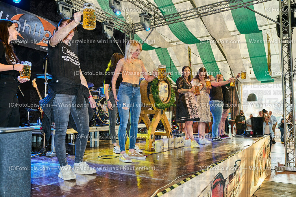 ALP5101_VOLKSFEST_Bieranstich_Starke Maedels | (C)FotoLois.com, Alois Spandl, BIERANSTICH im Festzelt beim WIESELBURGER VOLKSFEST mit den TSCHECHEN als Vorband und dem Auftritt von Die HIGHLIGHTS, Mi 28. Juni 2023.