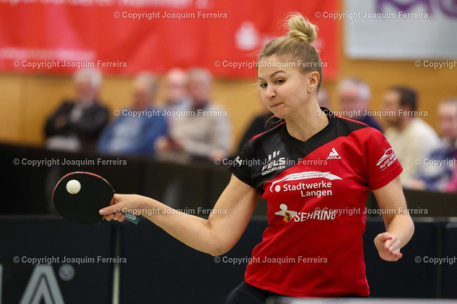 2023.12.17_tsvvslang_0494 | Langstadt, Babenhausen 17.12.2023  Tischtennis Damen 2. Bundesliga TSV Langstadt -  TTC Langen 1950 v.l., Mariia Voitekhova (2.Bundesliga  TTC Langen 1950) spielt eine Vorhand.
 - Realisiert mit Pictrs.com
