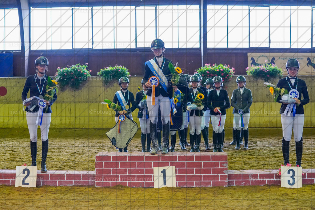 20221002-FAH09493 | Obberbayerische Meisterschaften Vielseitigkeit 2022, Schwäbische Meisterschaften Vielseitigkeit 2022, Mertingen, Schwaben, Bayern, Geländeturnier, Buschreiter, Turnierfotografen Bayern, Fotoagentur Herrmann,  Bayerische Meisterschaften VS Jun. / JR / Pony:, Turnierbilder, Pferdebilder, Turnierfotos, Pferdesortfotografie, Reitsportfotograf, Pferdeshooting